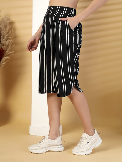 Women’s Striped Relaxed Fit Mid-Rise Casual Capris