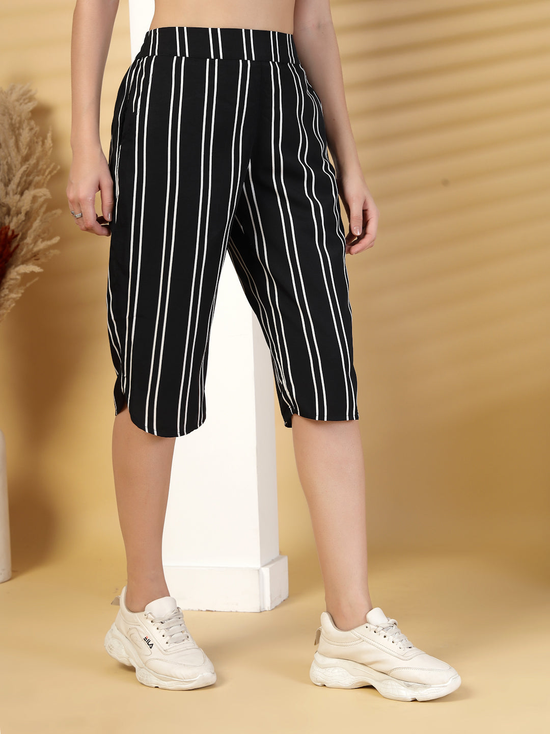 Women’s Striped Relaxed Fit Mid-Rise Casual Capris